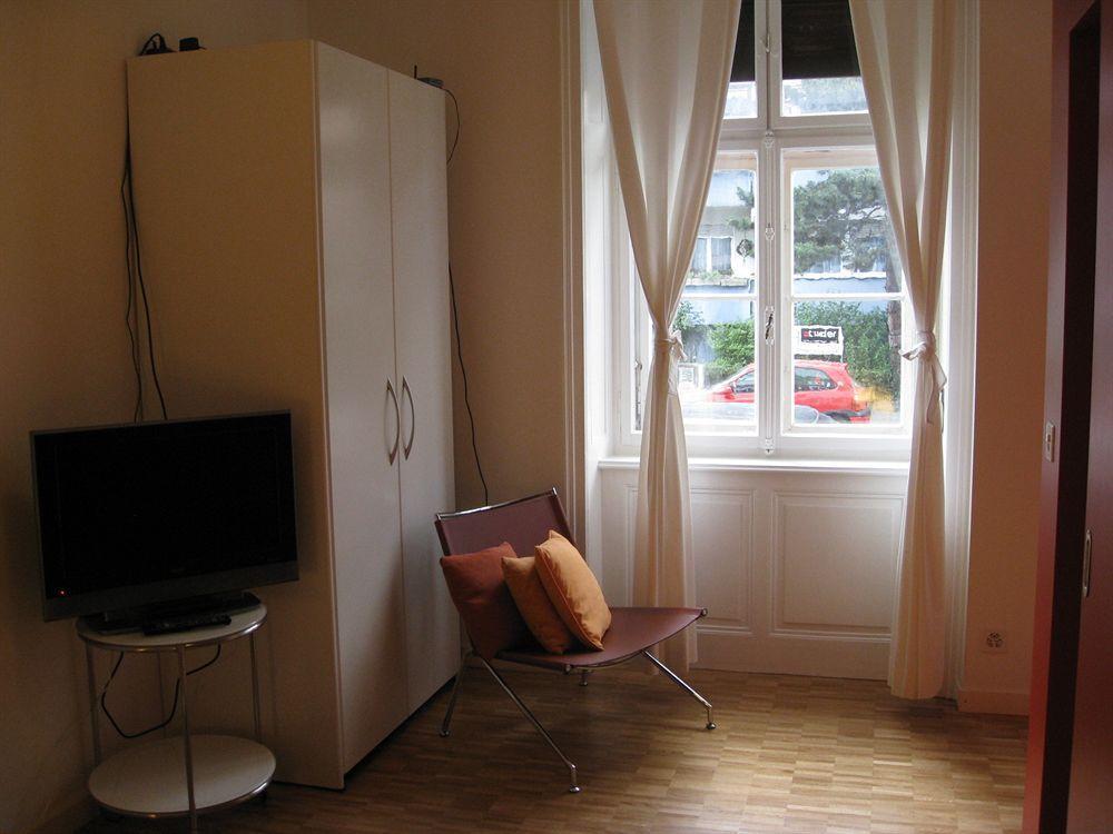 Unique Serviced Living @ Airport Line Basilea Esterno foto
